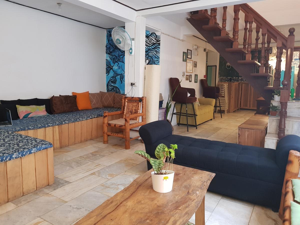 Go Surfari House Hostel Baler Exterior photo